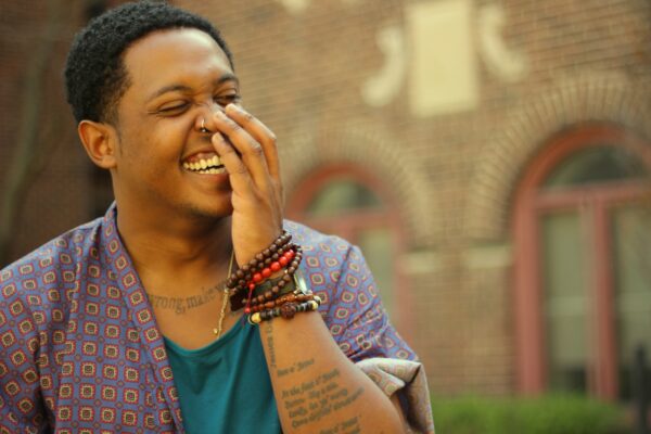Danez Smith (foto: Hieu Minh Nguyen, danezsmithpoet.com)